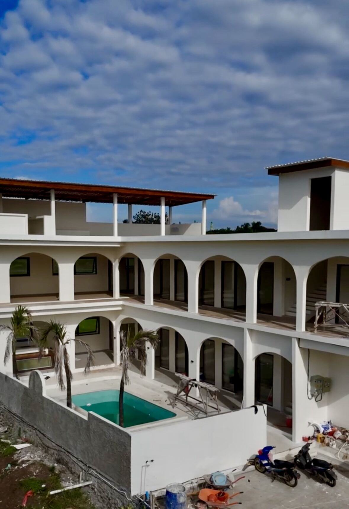 DISINI Surfhouse building and pool